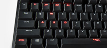 Dinamik aydınlatma efektlerine sahip HyperX kırmızı arka ışıklı tuşlar Dinamik aydınlatma efektlerine sahip HyperX kırmızı arka ışıklı tuşlar
